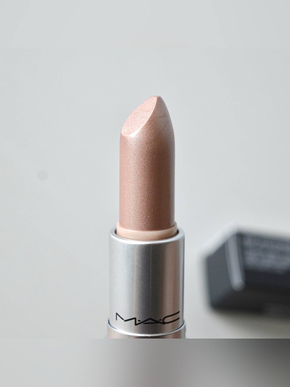 MAC Cosmetics Lipstick *FROU* Limited Edition Extremely Rare BNIB - Picture 7 of 8